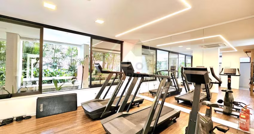 Campo Belo Apartamento à Venda Recém Reformado com Varanda Gourmet 202 m² - 4 quartos sendo 3 suítes - 3 vagas.