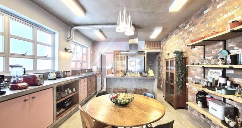 JARDIM AMÉRICA Apartamento à venda - Reformado com 294 m² - 3 suítes - 2 vagas - 1 depósito