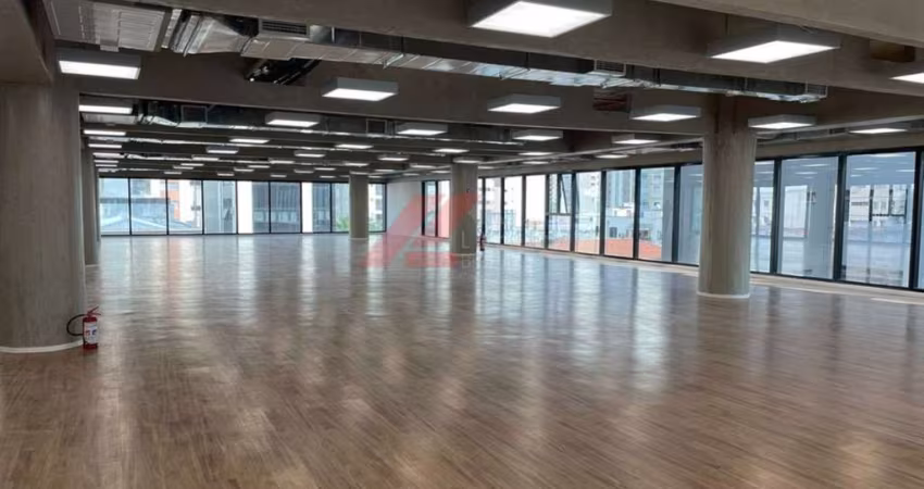 Sala Comercial de Alto Padrão no Coração de Pinheiros - São Paulo-SP: 02 Salas, 15 Banheiros, 55 Vagas de Garagem, 779m².