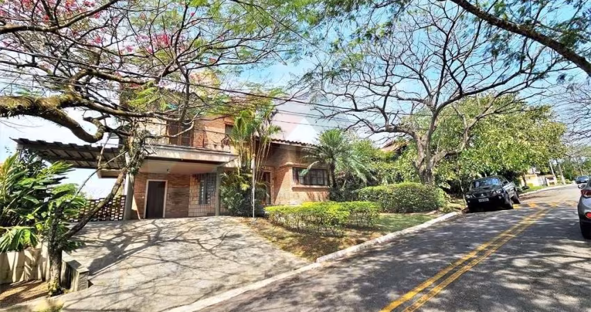 Espetacular Casa em Condomínio à Venda em Jandira-SP, Nova Higienópolis: 4 Quartos, 3 Suítes, 2 Salas, 5 Banheiros, 4 Vagas, 351 m²!