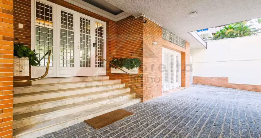 Apartamento com 289m² de área útil, 2vagas de garagem, 3 dormitórios sendo 2 suítes com closet,