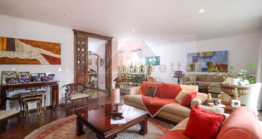 Casa próximo a Av. Morumbi com 6 dormitórios e 10 vagas