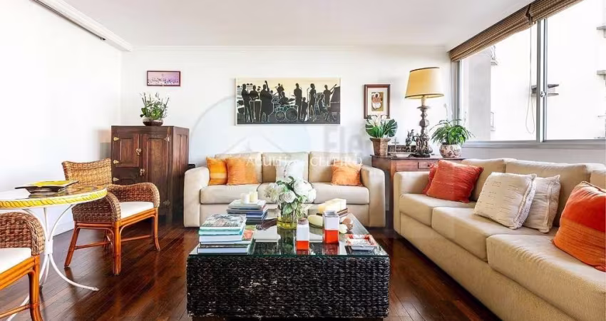 Apartamento 3 suítes e 3 vagas nos Jardins Vende