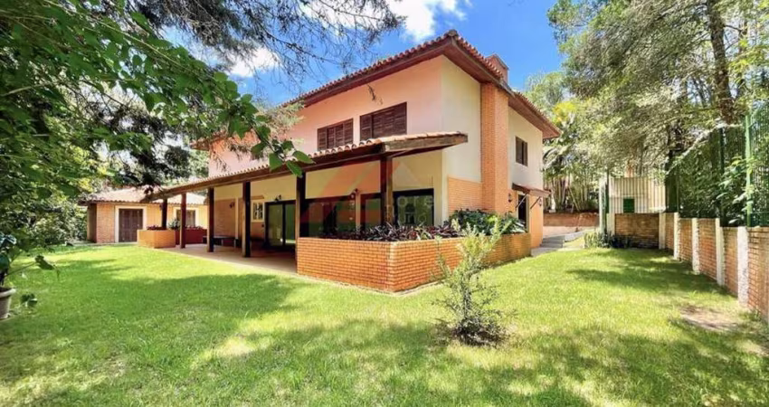 Luxuosa Mansão em Condomínio de Alto Padrão em Cotia-SP, no Jardim Santa Paula: 7 Quartos, 5 Suítes, 1 Sala, 7 Banheiros, 3 Vagas, 610,06m².