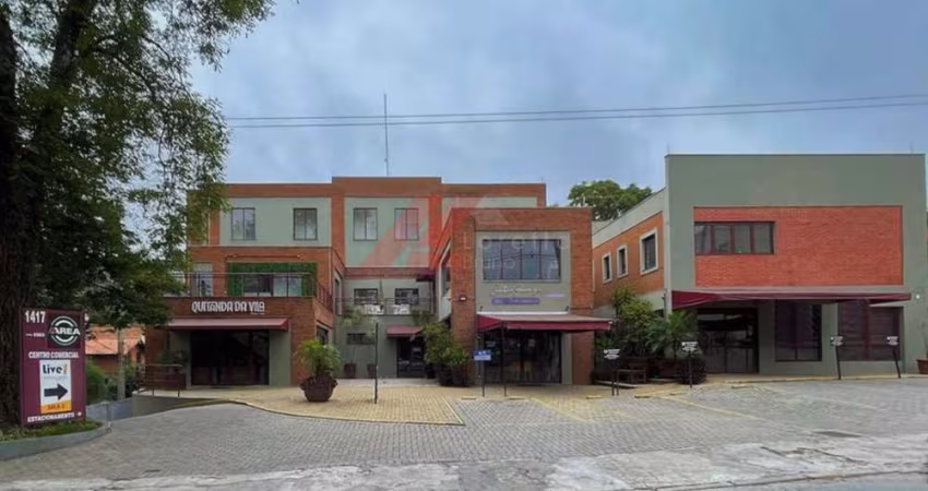 Oportunidade: Loja Comercial em Condomínio à Venda em Carapicuíba-SP, Chácara São João - 2 Salas, 2 Banheiros, 1 Vaga, 176,88m².