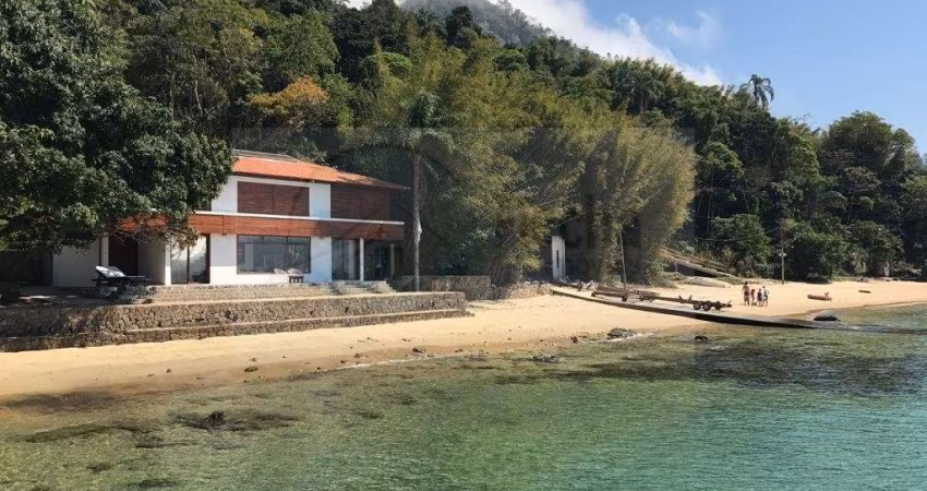 Linda casa de frente para a praia em Angra dos Reis - 6 dormitórios sendo 1 suíte
