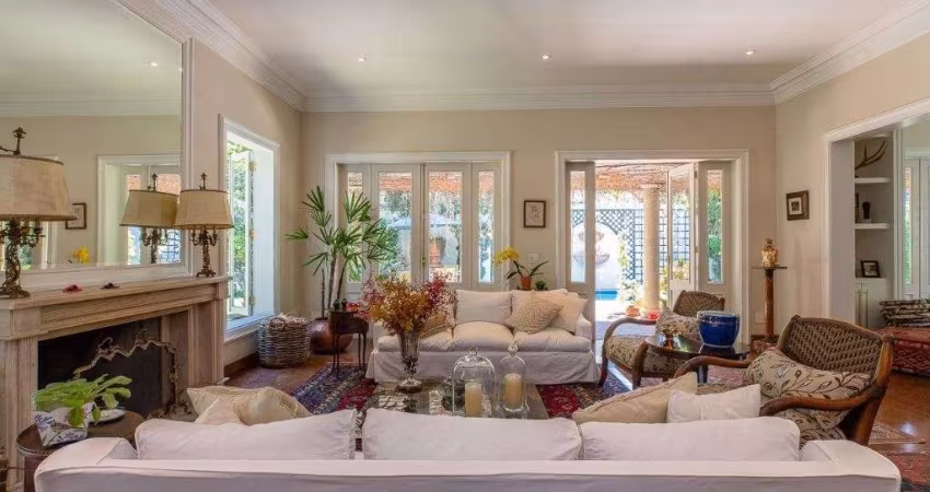 Imperdível residência de luxo com 4 suítes e 7 vagas no Jardim Guedala, São Paulo-SP!