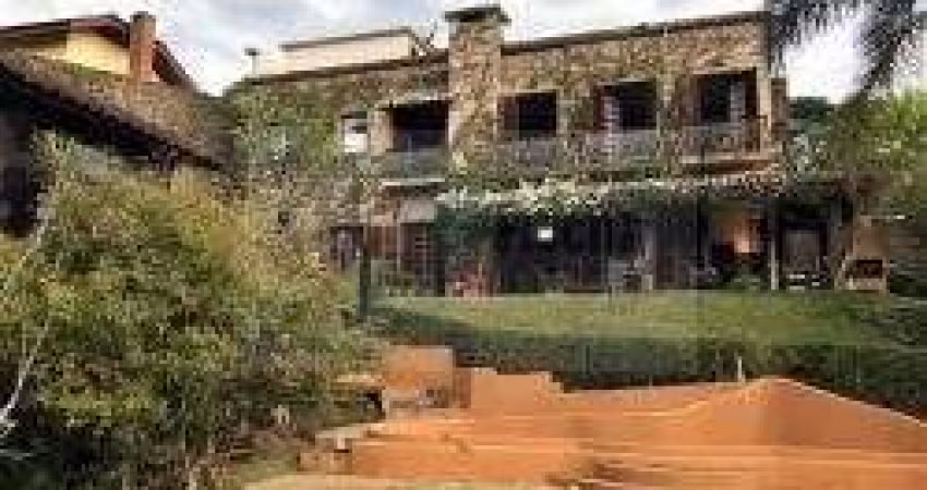 Fazendinha Granja Viana, linda e confortável casa de campo rústica de 1475 m²  -  3 dormitórios e 6 vagas.