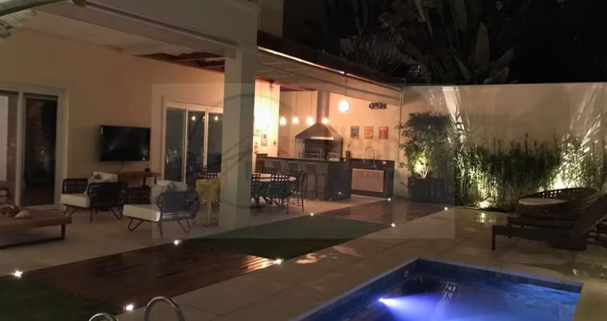 Condomínio com apenas 5 casas, excelente localização - 4 SUÍTES e 8 VAGAS.