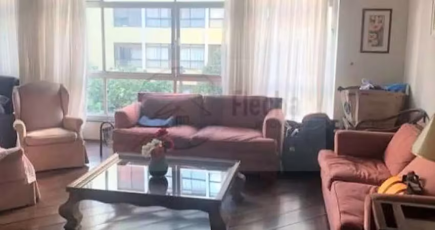 Excelente apartamento 240m² de área privativa, 3 dormitórios (sendo 1 suíte) e 2 vagas.