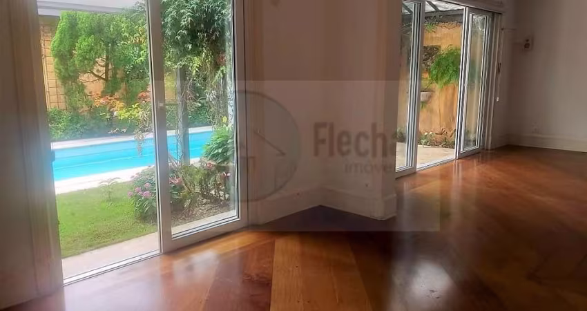 CASA DE CONDOMÍNIO - 550 M², 6 VAGAS.