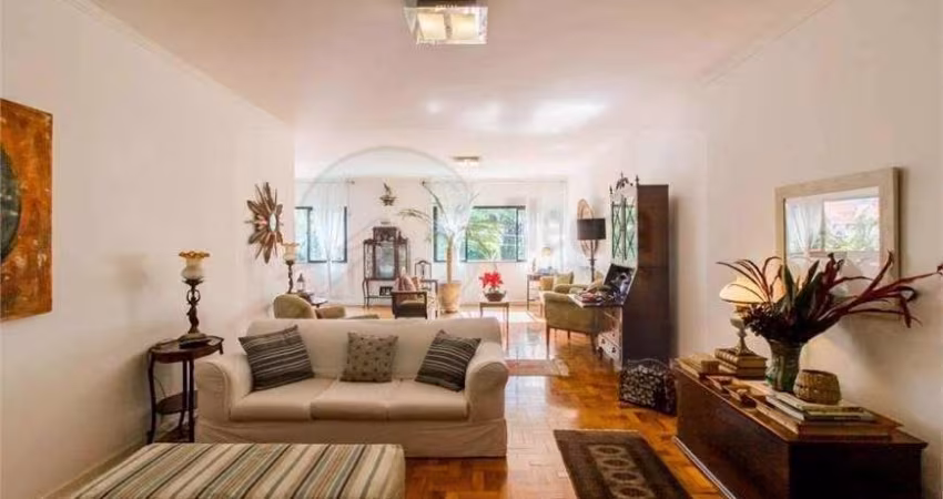 Confortáveis 220m2 - 3 dormitórios, 1 suíte e 1 vaga.