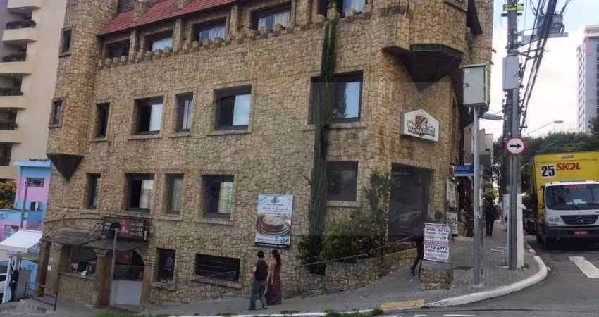PARAÍSO, PRÉDIO COMERCIAL 700M², 4 andares que podem voltar a vãos livres como era antes hoje está adaptado para restaurante. Esquina mais movimentada do Paraíso,