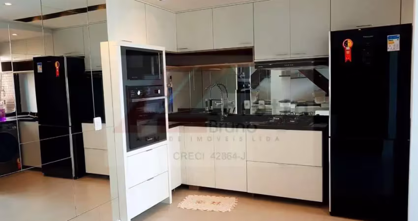 Apartamento em andar alto, 272m² de área útil, 5 dormitórios( sendo 3 suítes), 3 vagas, 5 banheiros.