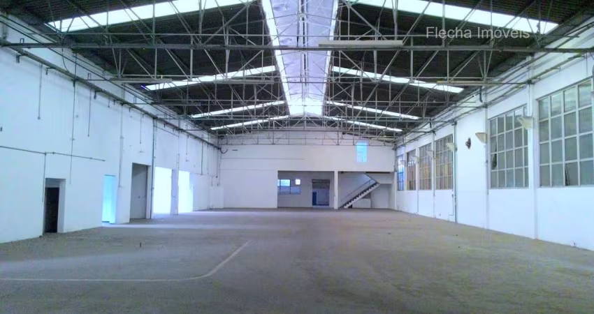 Galpão com terreno de 3.390m², e área construída de 3.200m², com pé direito de 7m