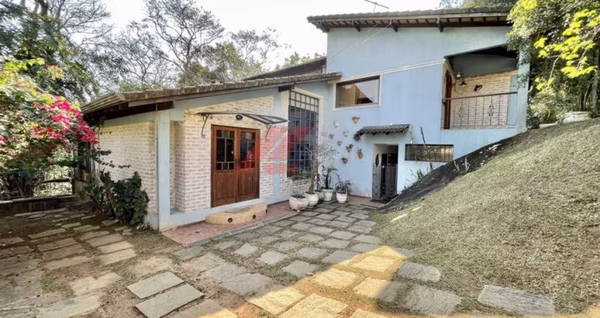 Espetacular Casa de Luxo em Condomínio - 4 quartos, 4 suítes, 4 salas, 5 banheiros, 3 vagas - Altos de São Fernando, Jandira-SP