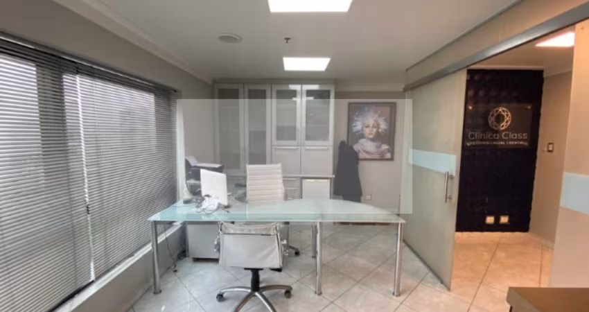 Excelente oportunidade de investimento: Sala comercial à venda em Pinheiros, São Paulo-SP, com 2 salas, 1 banheiro, 2 vagas, 61m².
