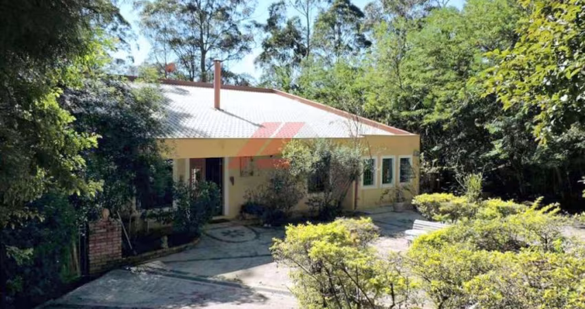 Imperdível: Casa em Condomínio à venda em Embu das Artes-SP, Moinho Velho 2 quartos, 2 suítes, 2 salas, 4 banheiros, 6 vagas de garagem, 415,60 m².