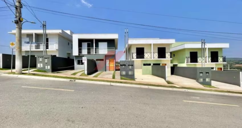 Casa à venda em Cotia-SP, no bairro Água Espraiada - 3 quartos, 1 suíte, 1 sala, 2 banheiros, 2 vagas de garagem, 80m².