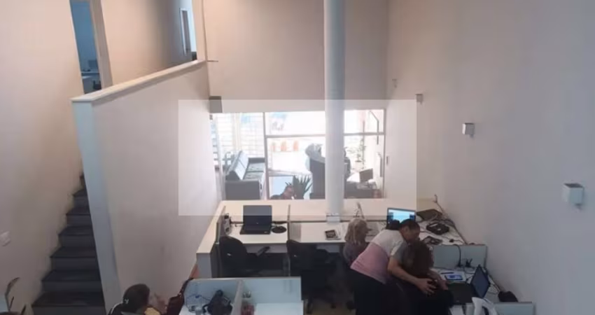 Casa Comercial para Locação na Vila Andrade, São Paulo-SP: 5 Quartos, 2 Suítes, 4 Salas, 5 Banheiros, 2 Vagas de Garagem, 250m².