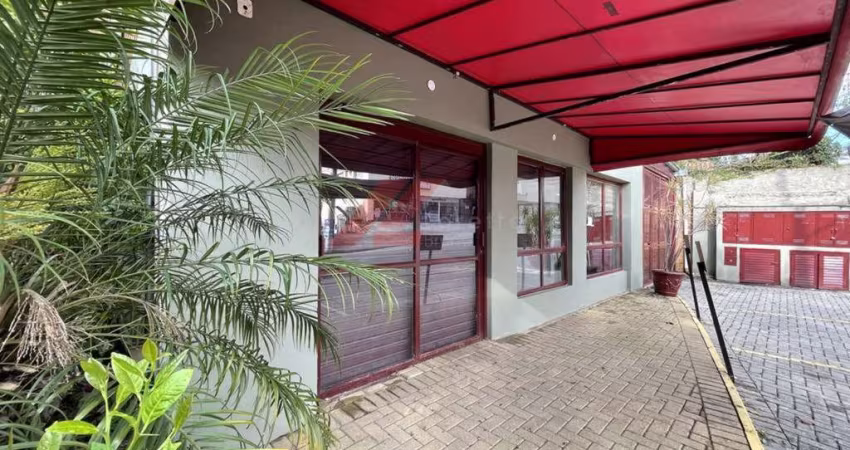 Sala comercial de alto padrão à venda em Carapicuíba-SP, na Chácara São João: 5 salas, 5 banheiros, 5 vagas de garagem!