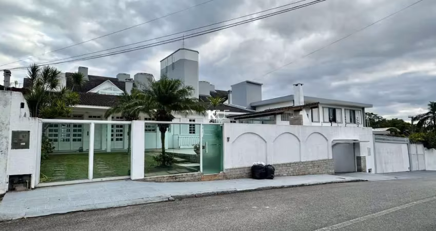 Casa com 5 quartos para alugar na Rua Senador Milton Campos, --, Coqueiros, Florianópolis