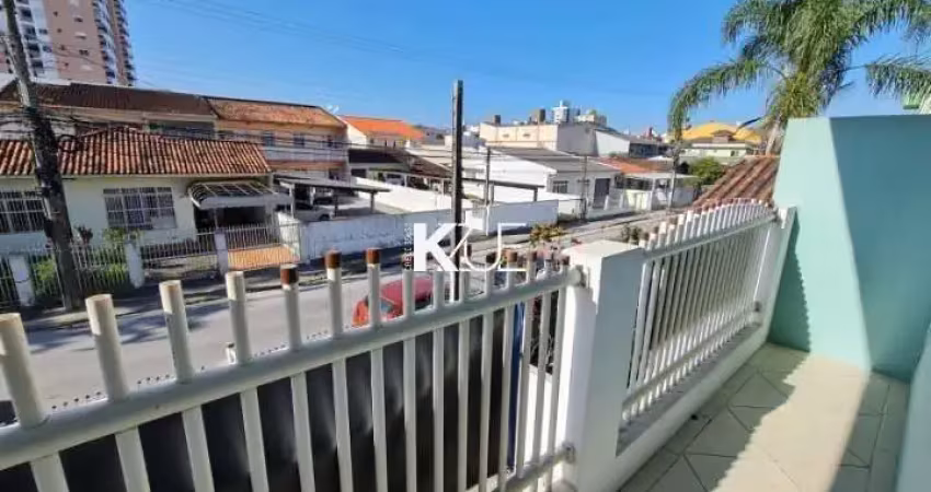 Casa com 5 quartos à venda na Rua Coronel Américo, --, Barreiros, São José