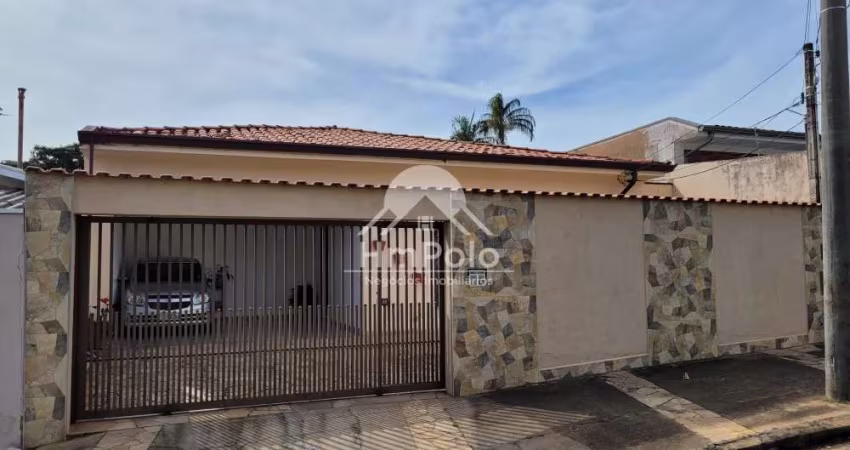 CASA COM 3 QUARTOS, 1 SUÍTE E 4 VAGAS À VENDA NO JARDIM ALTO DA BARRA EM CAMPINAS/SP.