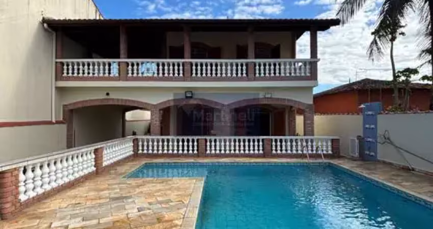 Imperdível oportunidade! Casa à venda em Itanhaém-SP, bairro Cibratel 2, com 3 quartos, 1 suíte, 3 banheiros, 4 vagas de garagem e 210m² de área.