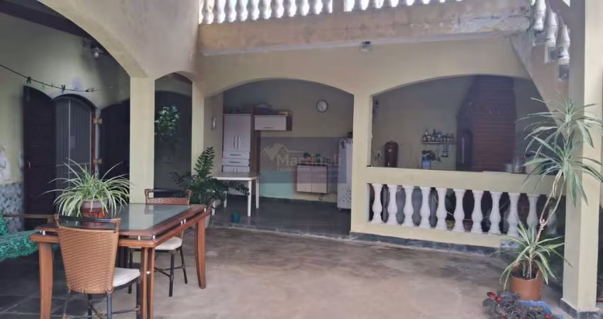Casa à venda em Itanhaém-SP, bairro Gaivotas: 2 quartos, 1 suíte, 1 sala, 3 banheiros, 5 vagas de garagem, 134,40 m².