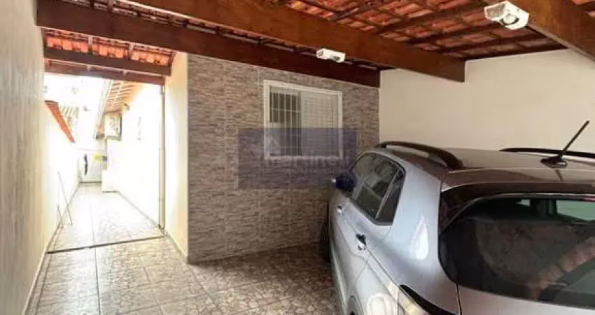Casa à venda em Itanhaém-SP, bairro Corumbá: 2 quartos, 1 suíte, 2 banheiros, 2 vagas, 95m². Aproveite essa oportunidade!