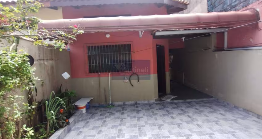 Residência à venda em Itanhaém-SP: 2 quartos, 1 suíte, 2 banheiros e 2 vagas de garagem no Balneário Tropical