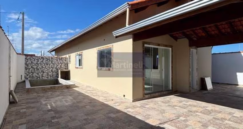 Imperdível casa à venda em Itanhaém-SP, com 2 quartos, 1 suíte, 1 sala, 2 banheiros, 3 vagas de garagem e 73,00 m² de área!