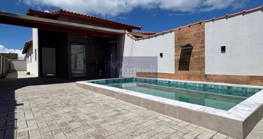 Imperdível! Casa à venda em Itanhaém-SP, no bairro Cibratel. 3 quartos, 1 suíte, 1 sala, 2 banheiros, 3 vagas de garagem. Confira!