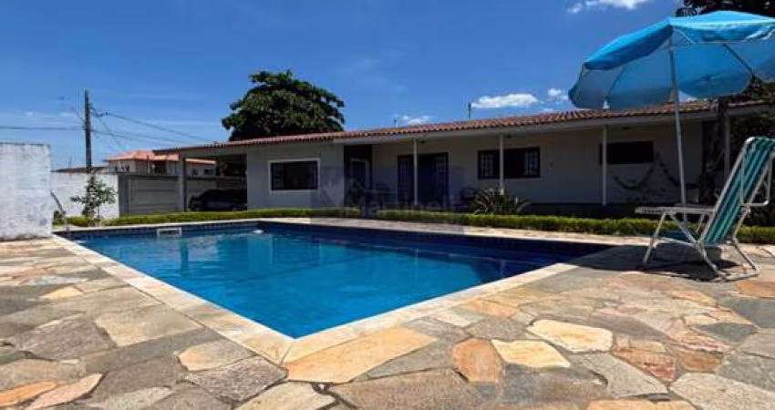 Casa de Luxo à Venda em Itanhaém-SP, Santa Terezinha - 4 quartos, 4 suítes, 6 banheiros, 327m² de área.