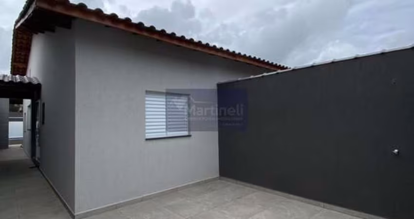 Casa à venda em Itanhaém-SP, bairro Tupy: 2 quartos, 1 suíte, 2 vagas de garagem, 650m² de área. Confira!