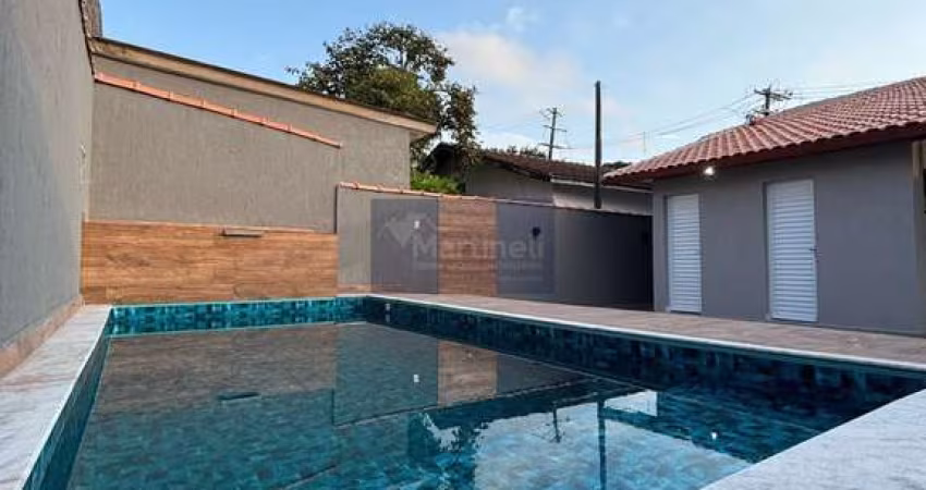 Imperdível! Casa à venda em Itanhaém-SP, bairro Belas Artes: 2 quartos, 1 suíte, 1 sala, 2 banheiros, 2 vagas, 90m².