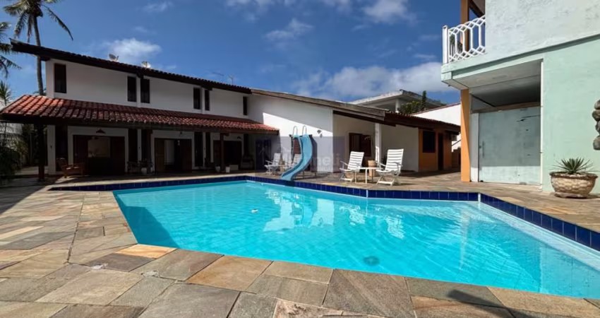 Casa de alto padrão à Venda em Itanhaém-SP - 10 Quartos, 10 Suítes, 2 Salas, 12 Banheiros, 10 Vagas de Garagem - Imperdível!