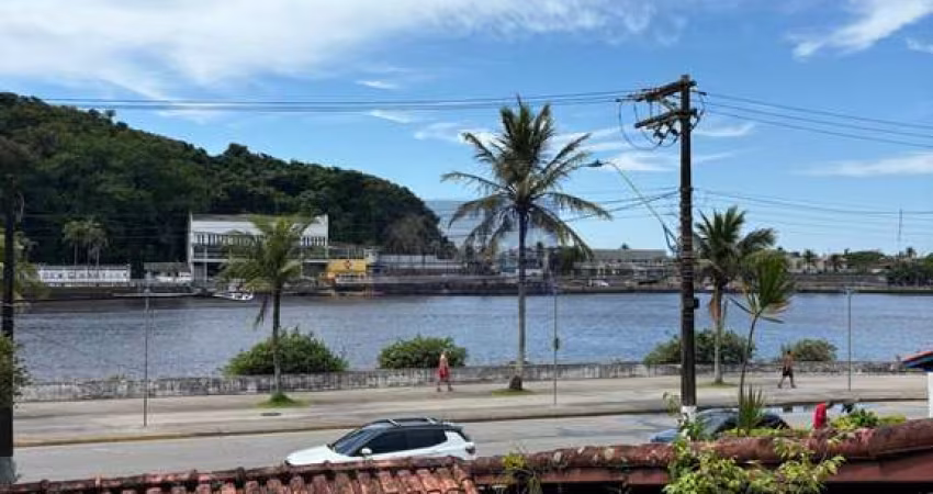 Imperdível oportunidade: Casa à venda em Itanhaém-SP, Centro, 5 quartos, 2 suítes, 2 salas, 5 banheiros, 4 vagas, 140m²!