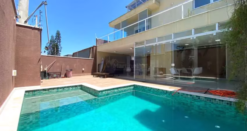 Casa à venda em itanhaém-sp, na praia do sonho: 4 quartos, 3 suítes, 3 salas, 5 banheiros, 4 vagas de garagem, 284m² de área.