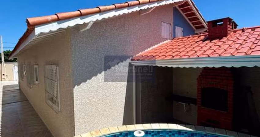 Imperdível oportunidade de casa à venda em Nova Itanhaém-SP: 2 quartos, 1 suíte, 1 sala, 2 banheiros, 2 vagas de garagem, 62m².