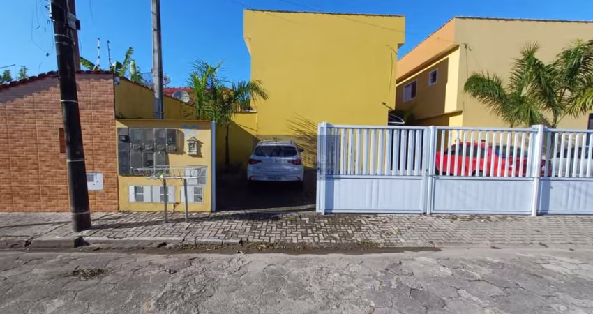 Casa em Condomínio à Venda em Suarão, Itanhaém-SP: 2 quartos, 2 suítes, 1 sala, 1 vaga de garagem, 93 m².
