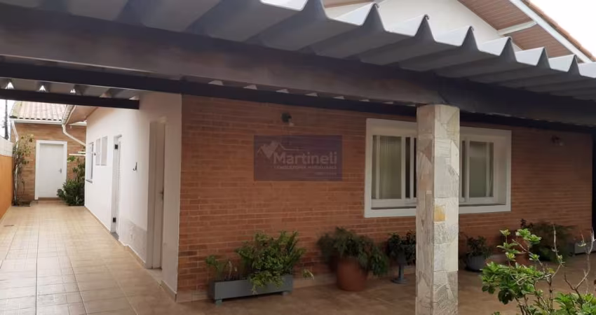 Casa à venda em Itanhaém-SP, Belas Artes: 3 quartos, 1 suíte, 2 salas, 2 vagas, 224m². Imperdível!