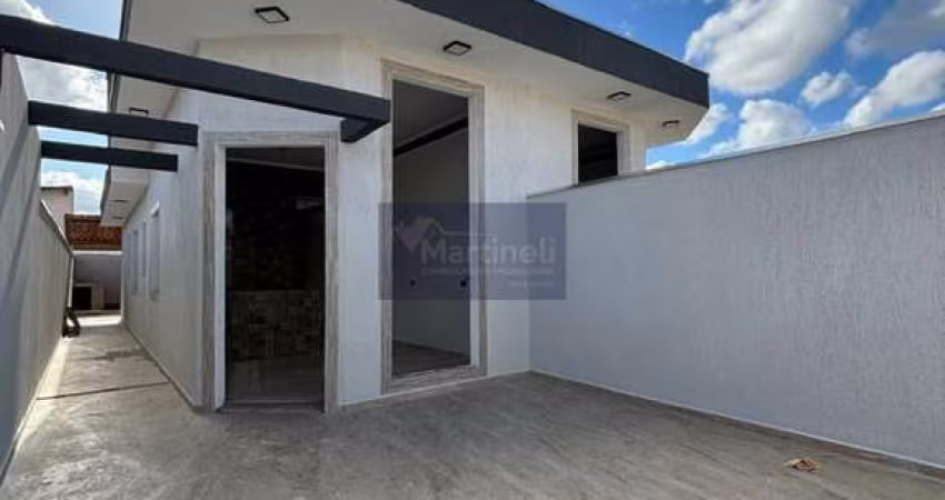 Imperdível oportunidade de casa à venda em Itanhaém-SP, no bairro Tupy: 2 quartos, 1 suíte, 1 sala, 2 banheiros, 2 vagas de garagem, 72m²!