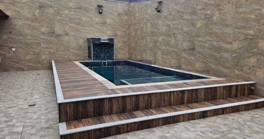 Casa à venda em Itanhaém-SP na Praia dos Sonhos: 3 quartos, 2 suítes, 1 sala, 3 banheiros, 3 vagas de garagem, 158m².