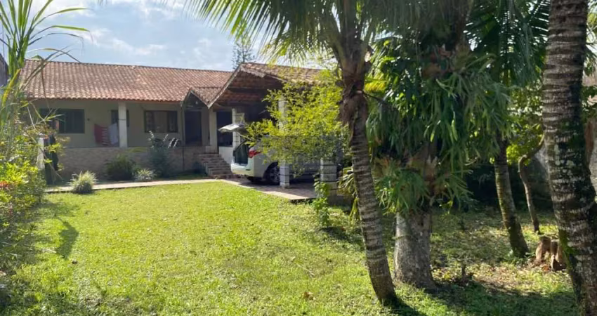 Casa à venda em itanhaém-sp, bairro tupy: 3 quartos, 1 suíte, 2 banheiros, 5 vagas de garagem, 142,00m² de área. venha conferir!