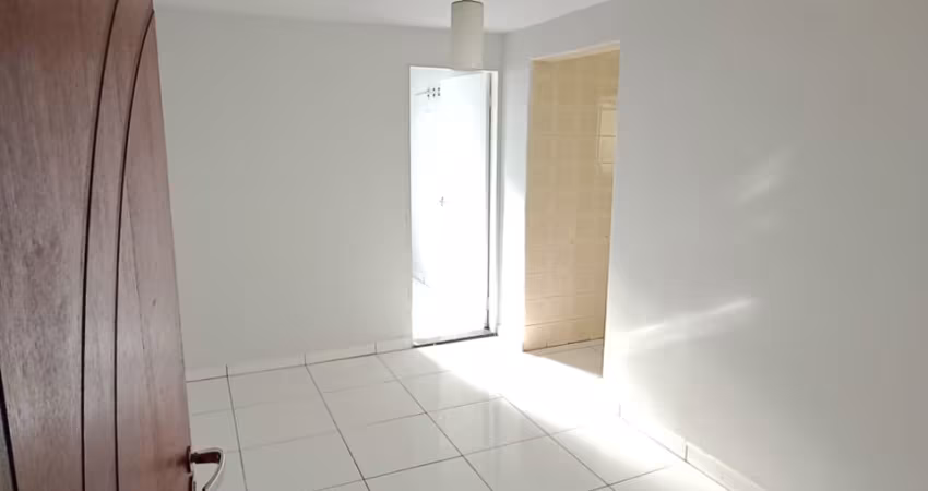 Apartamento barato no José Bonifácio!