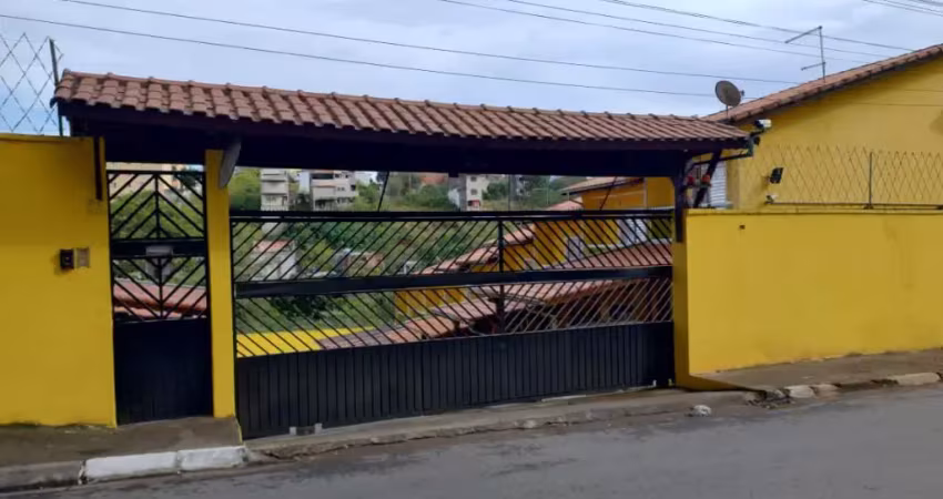 Vendo sobrado de condomínio, proporcionando toda o conforto e segurança que sua família merece!