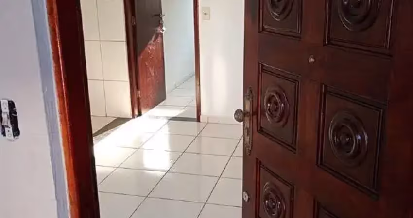 Excelente apartamento na cohab josé bonifácio, conta com 2 dormitórios e uma vaga coberta.