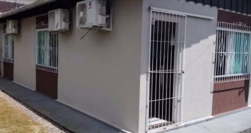 Excelente Residência no bairro Água Verde
